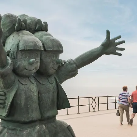 Апартаменты Stylish W Sea Views *