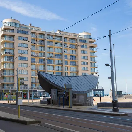 Viking Spacious With Sea View Near The Dike *